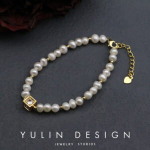 Pearl necklace for women, summer style, retro and cool look