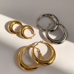 Metal round hoop earrings - elegant and simple, with a small and exclusive design touch. Luxurious and gold-colored accessory.