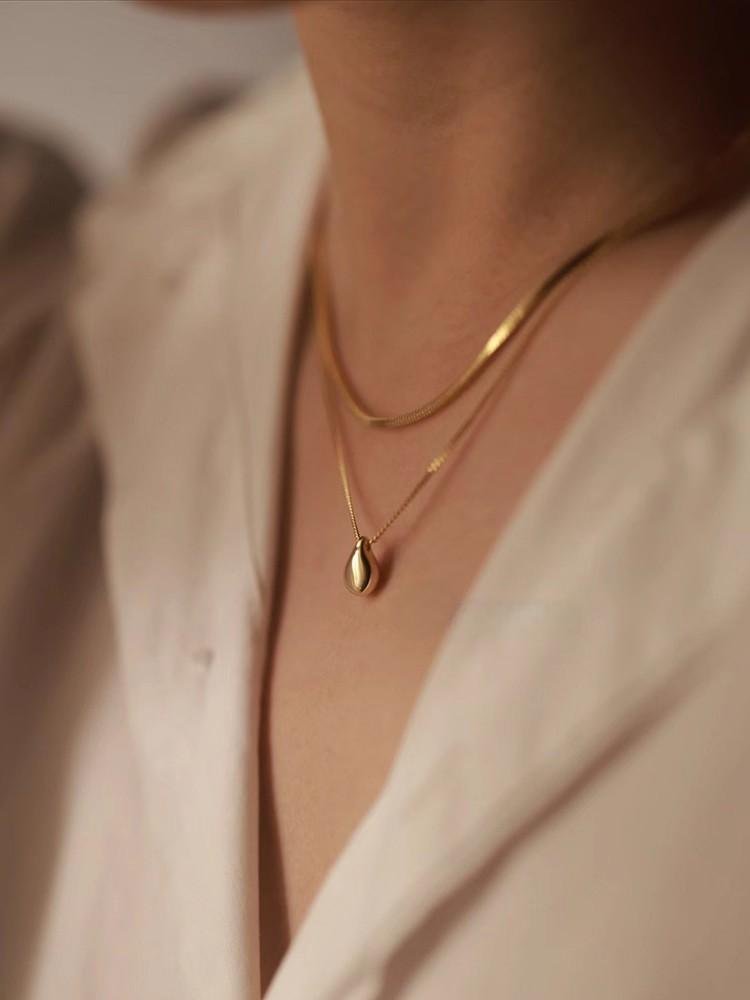 Non-fading 2023 new luxury neck chain, short style necklace, women's high-end style blade chain, European-style layered wearing design - Image 2