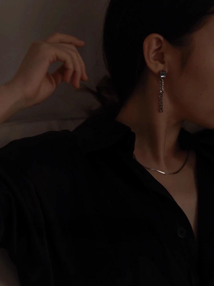 Non-fading 2023 new luxury neck chain, short style necklace, women's high-end style blade chain, European-style layered wearing design - Image 3