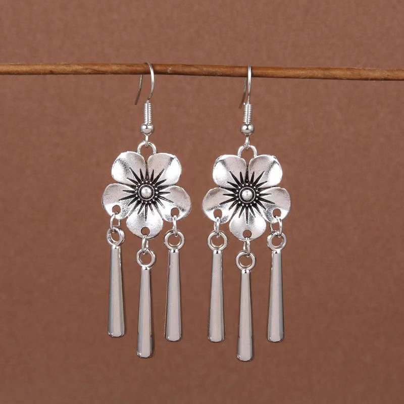 Exotic style earrings - Retro, artistic, classical and dignified ear hooks, versatile and with hollow dangling pendant earrings - Image 4