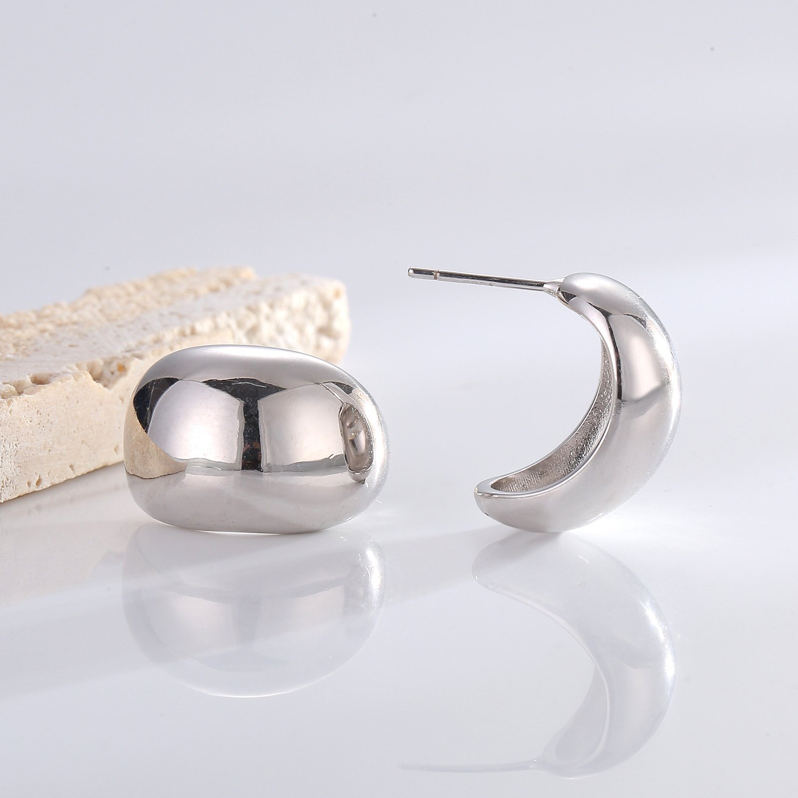 Earrings with a high-end feel, geometric jewelry for women, minimalist cold style stud earrings for women. - Image 4