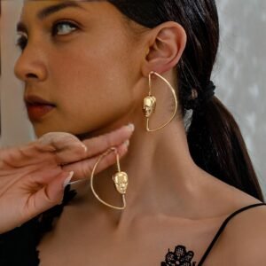 1 Pair of Retro Women's Earrings with Exaggerated Facial Design for European and American Fashion Personality