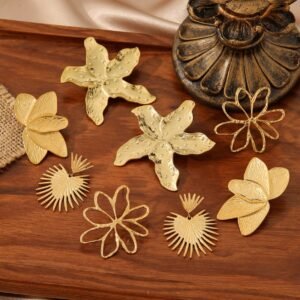 Cross-border Fashion Titanium Steel Flower Earrings - High-end Gold-plated Hollow Non-fading Niche Metal Jewelry with Polka Dots for Women