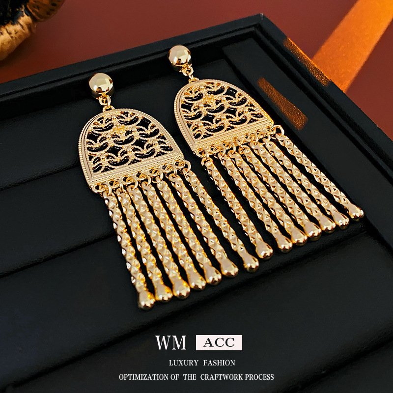 Vintage Silver Needle Earrings - Metal Heart, Flower, Geometric Tassel Stud Earrings with Retro High-end Feel and Exquisite Craftsmanship