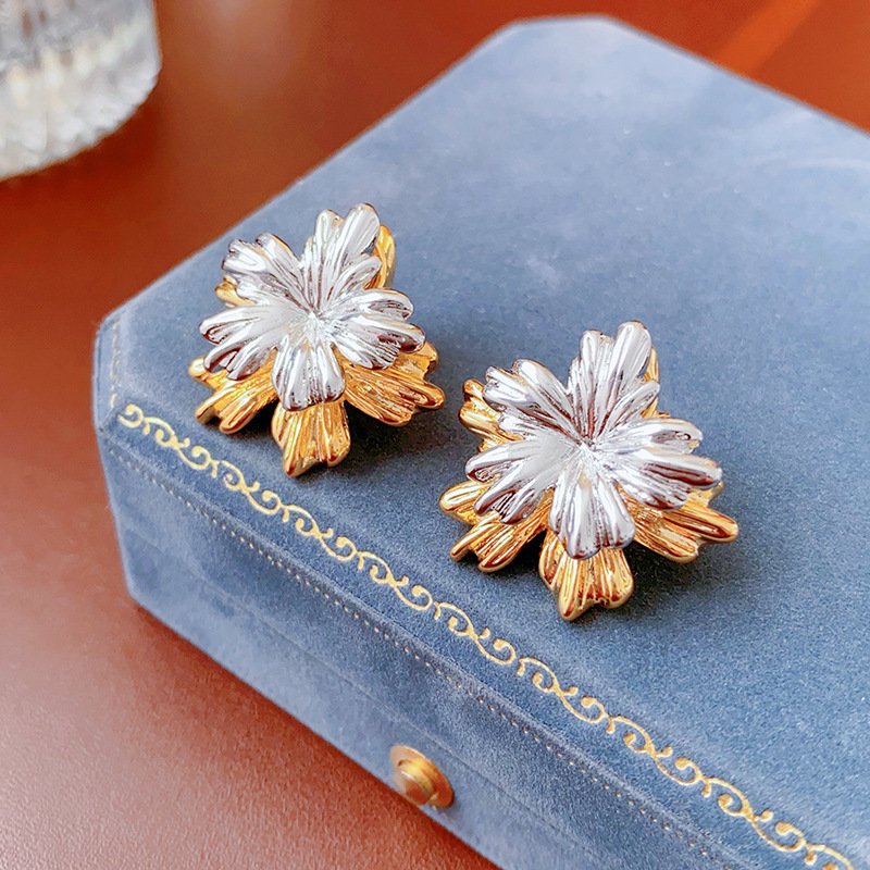 Vintage Silver Needle Earrings - Metal Heart, Flower, Geometric Tassel Stud Earrings with Retro High-end Feel and Exquisite Craftsmanship - Image 4